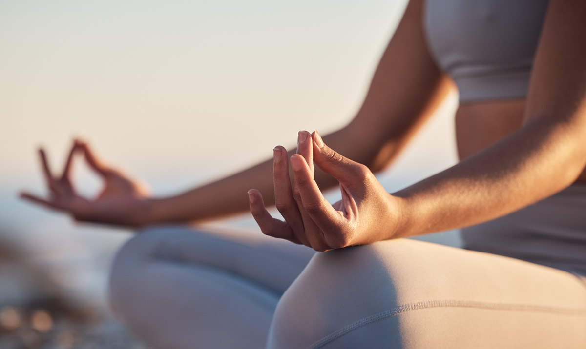Meditation lernen: Tipps für Einsteiger:innen und Meditieren für alle